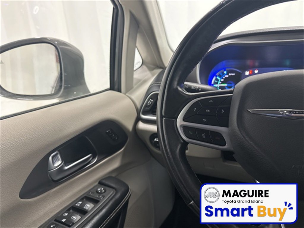 Used 2022 Chrysler Pacifica Touring-L image 7