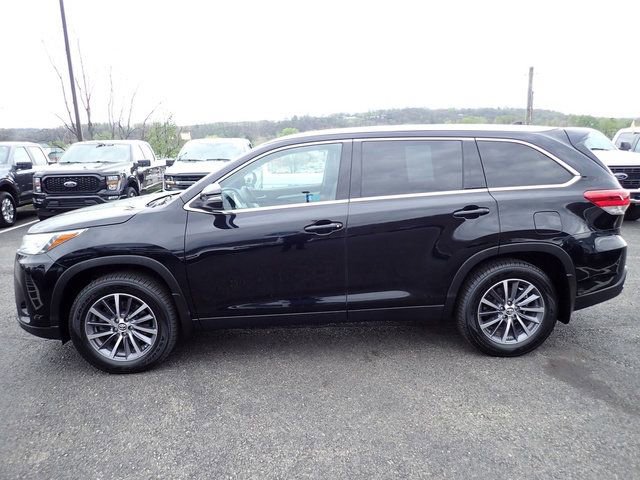 Used 2019 Toyota Highlander XLE AWD/4WD image 2