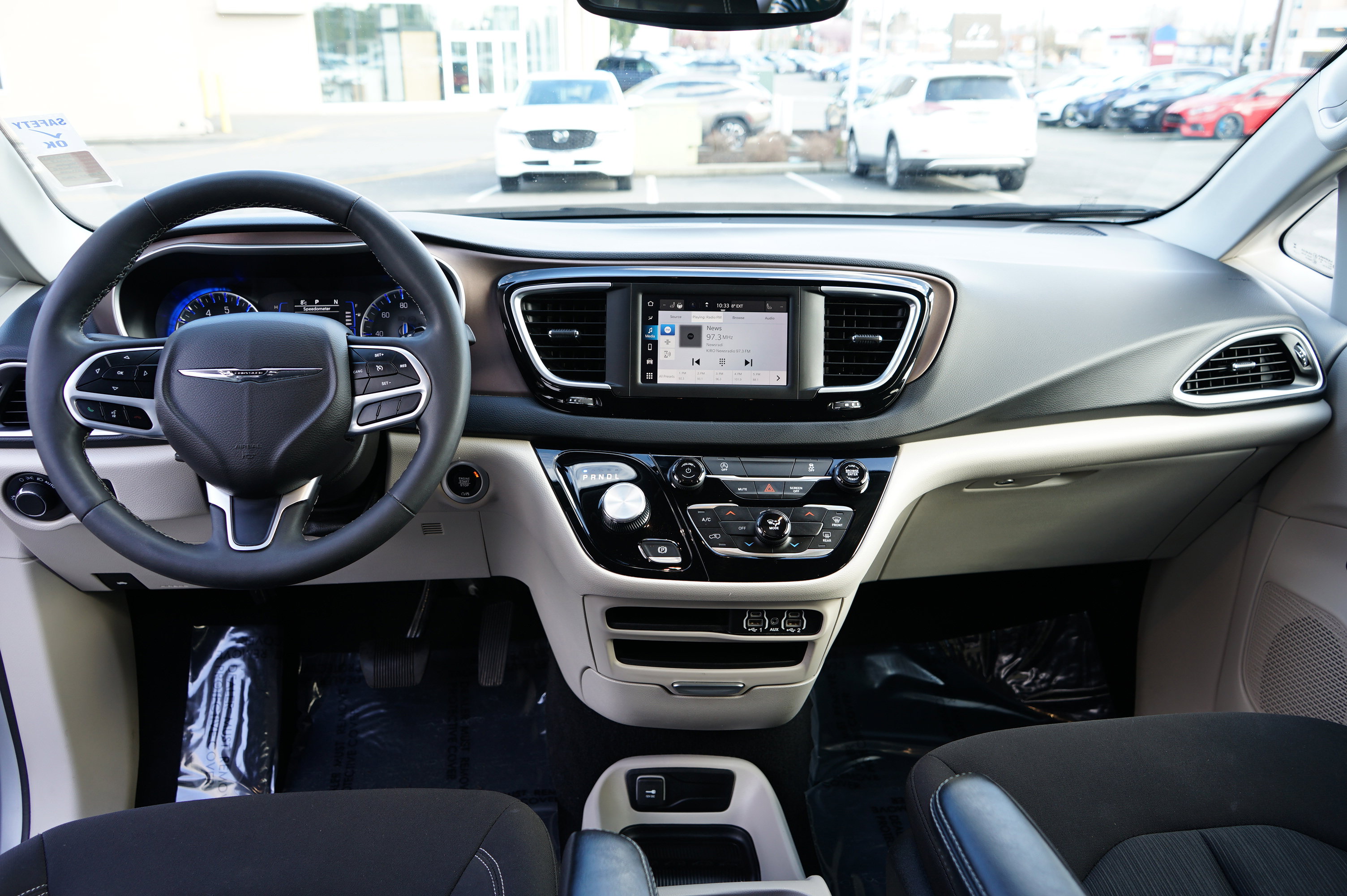 Used 2023 Chrysler Voyager LX image 19