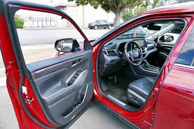 Used 2023 Toyota Highlander Limited FWD image 49