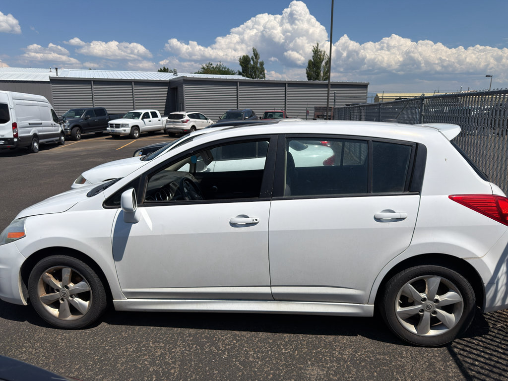 Used 2011 Nissan Versa Hatchback w/ Premium Pkg FWD image 2