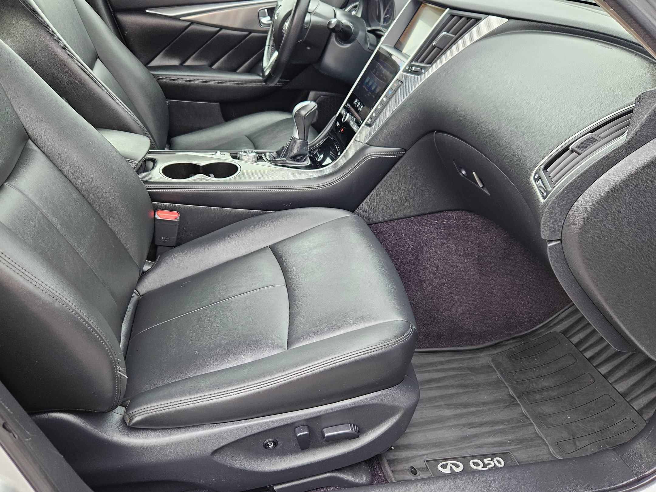 Used 2017 INFINITI Q50 Signature Edition w/ All Weather Package (L93) AWD/4WD image 29