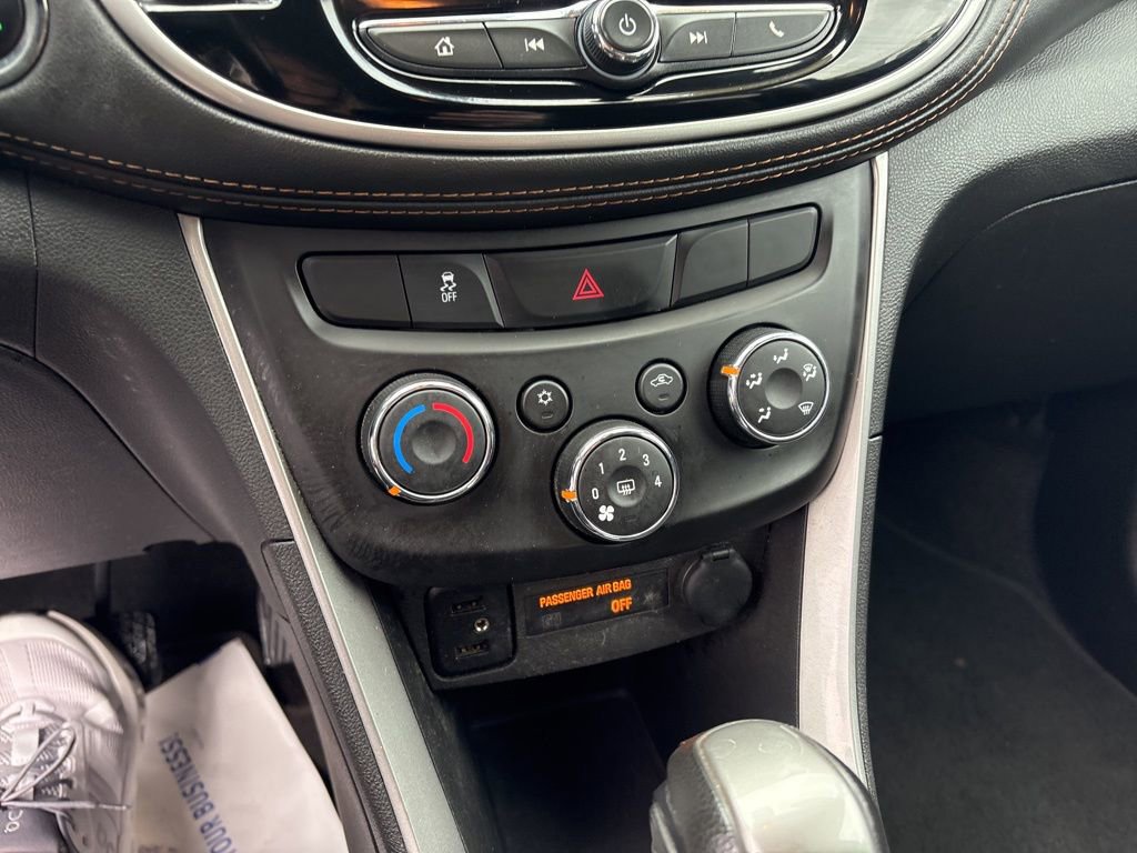 Used 2022 Chevrolet Trax LT w/ Driver Confidence Package AWD/4WD image 32