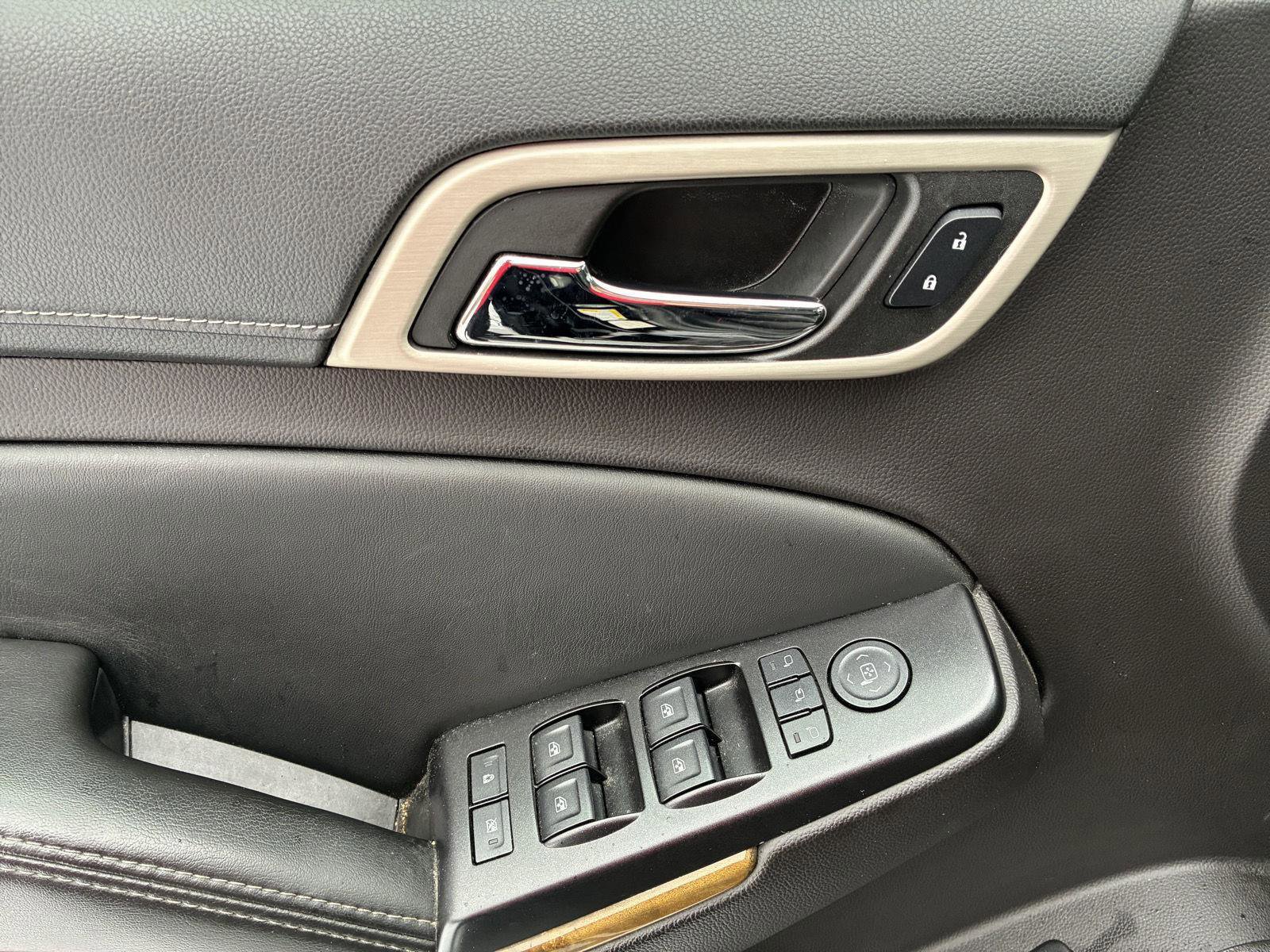 Used 2016 GMC Yukon Denali image 25