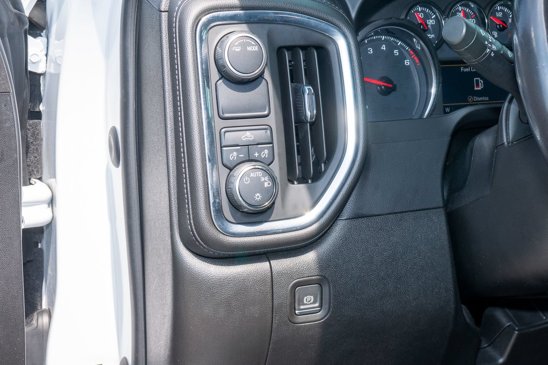 Used 2021 Chevrolet Silverado 1500 LT RWD image 26