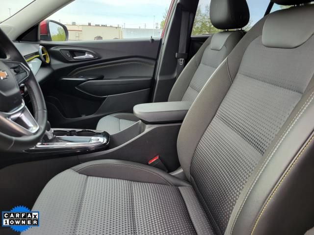 Used 2024 Chevrolet Trax LT w/ LT Convenience Package FWD image 17
