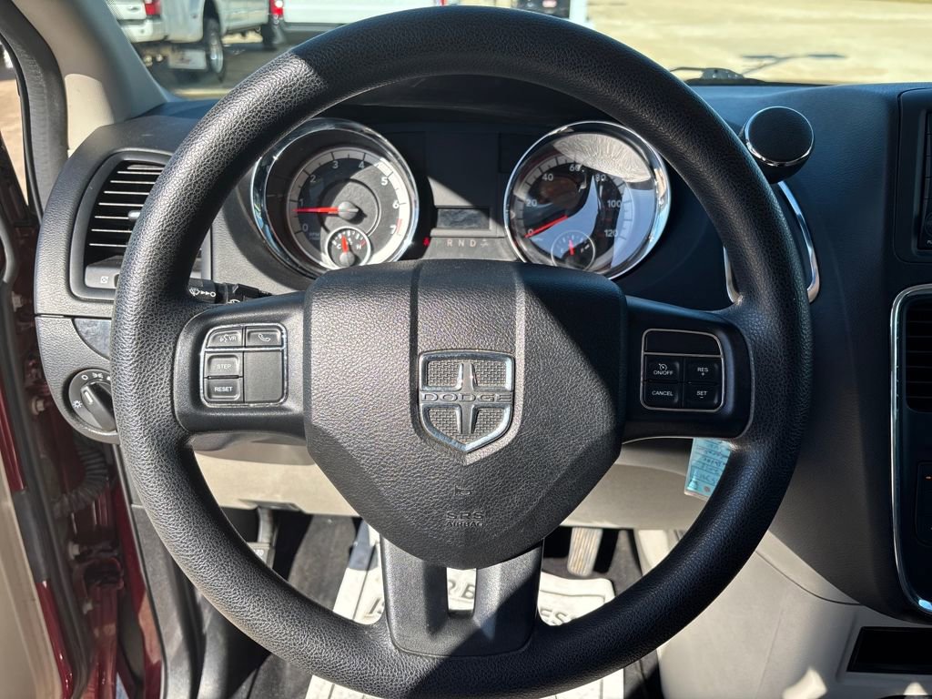 Used 2018 Dodge Grand Caravan SE w/ UConnect Hands-Free Group image 15