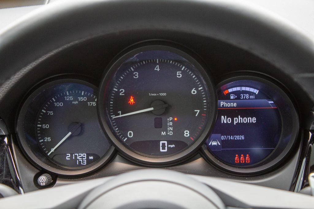 Used 2025 Porsche Macan AWD/4WD image 15
