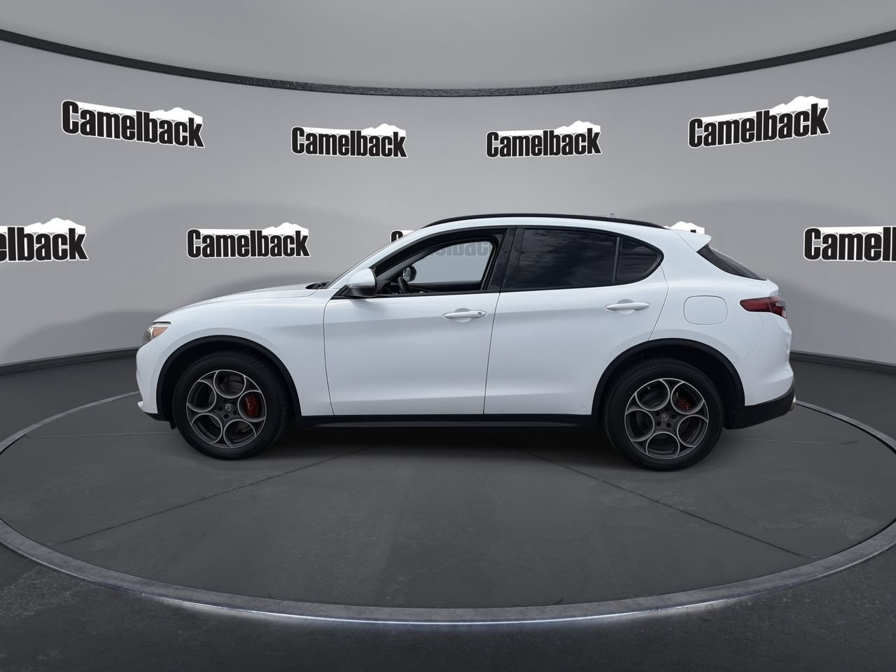 Used 2018 Alfa Romeo Stelvio Sport w/ Quick Order Package 22J Sport AWD/4WD image 4