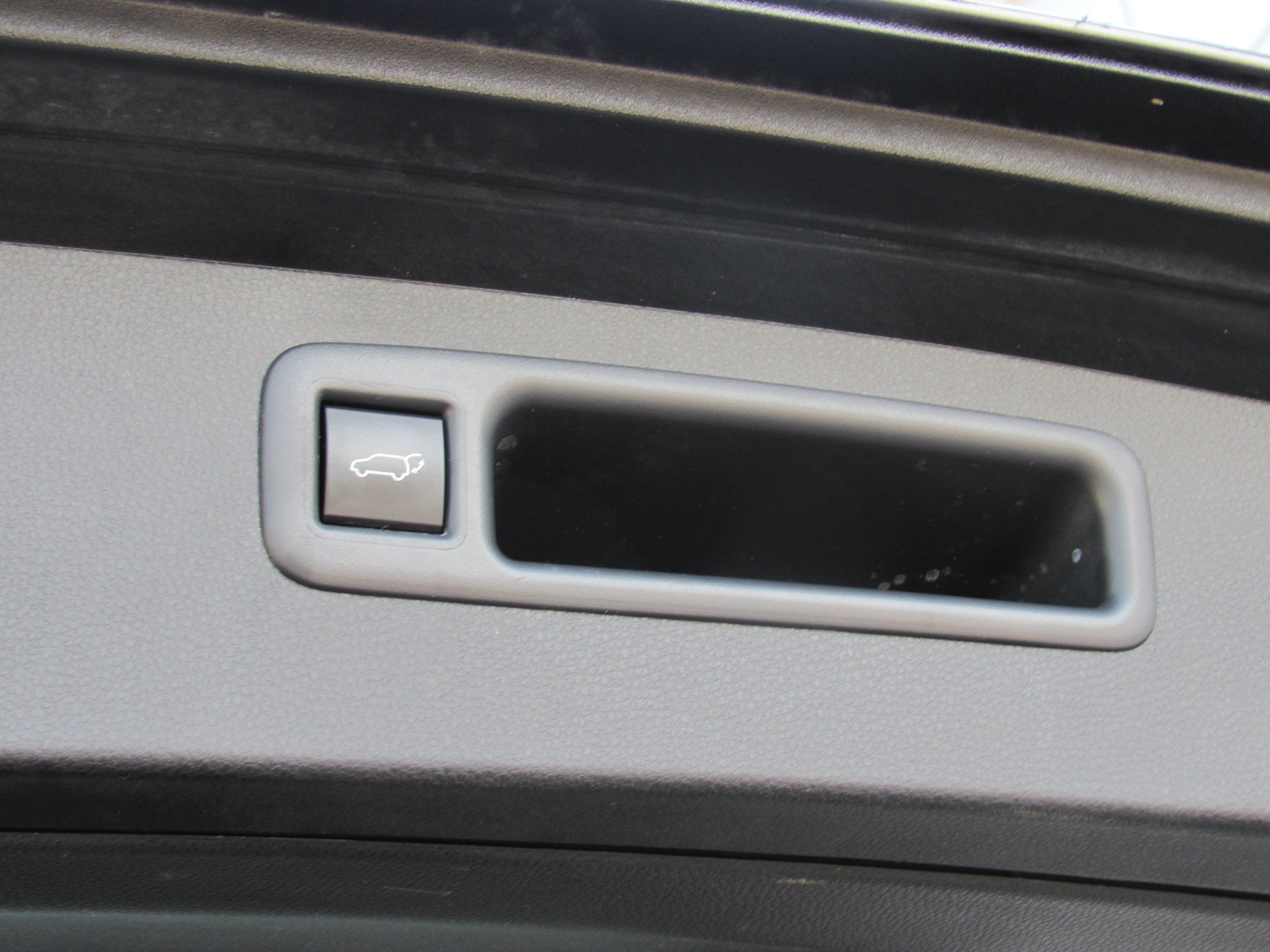 Used 2023 Toyota Highlander LE FWD image 40