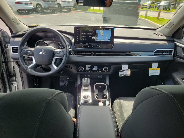 Used 2026 Mitsubishi Outlander ES FWD image 13