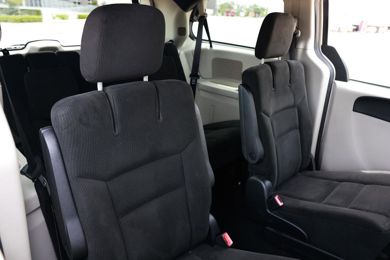 Used 2015 Dodge Grand Caravan SE image 14