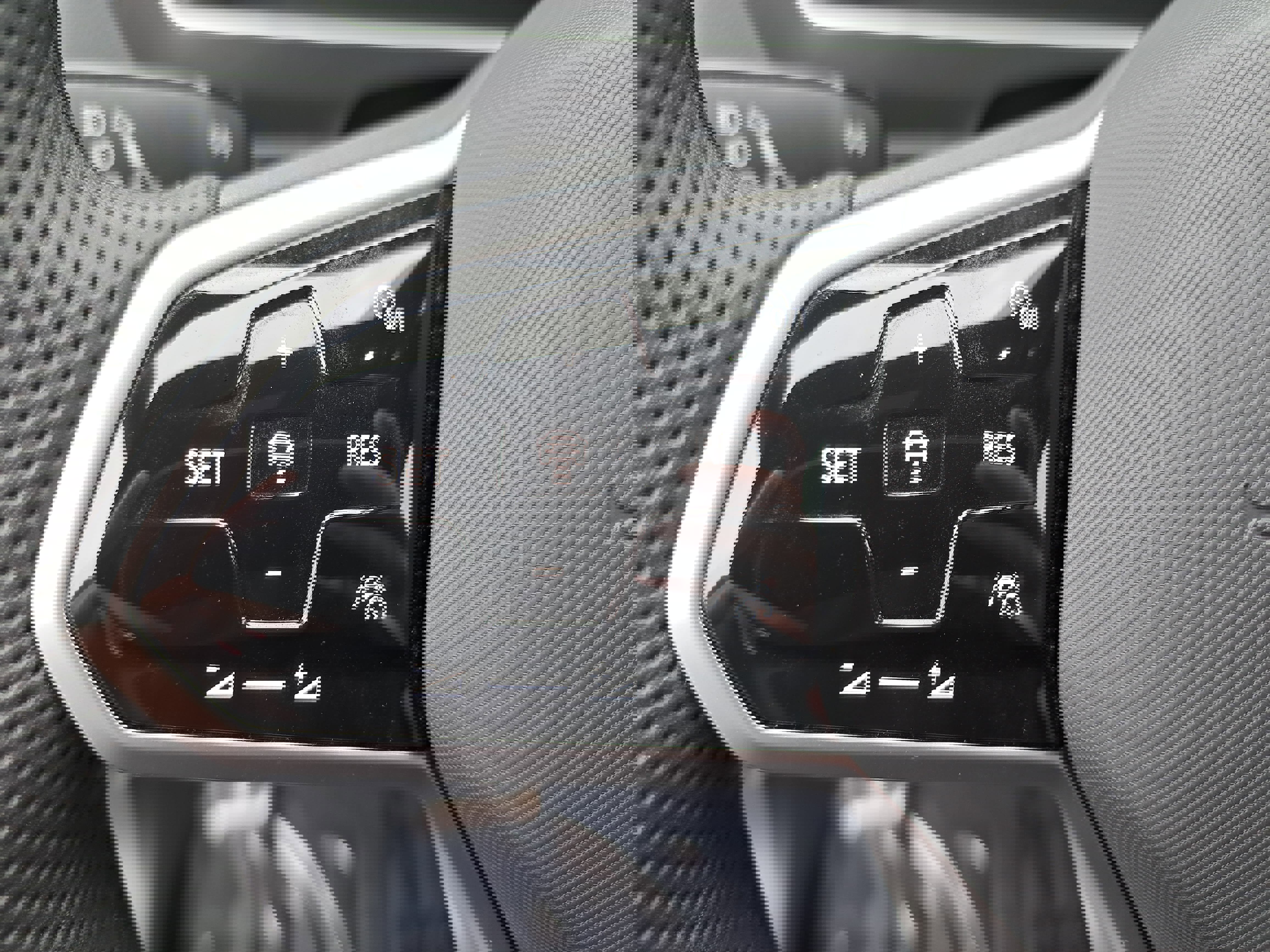 Certified 2024 Volkswagen Tiguan SEL R-Line image 17