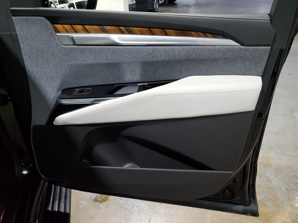 Used 2025 Cadillac Escalade Sport Platinum w/ LPO, Floor Liner Package AWD/4WD image 17
