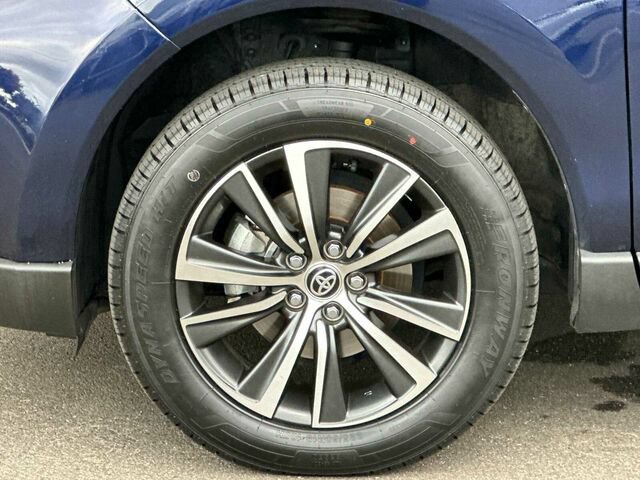 Used 2024 Toyota Venza LE AWD/4WD image 34