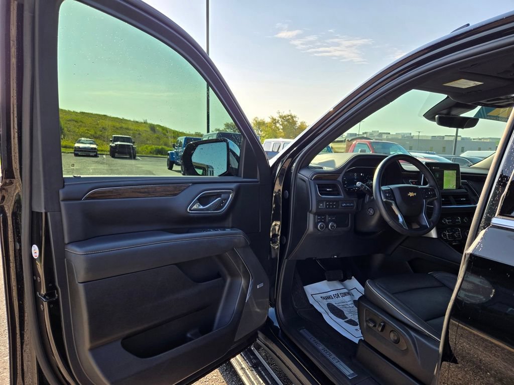 Used 2023 Chevrolet Tahoe Premier AWD/4WD image 14