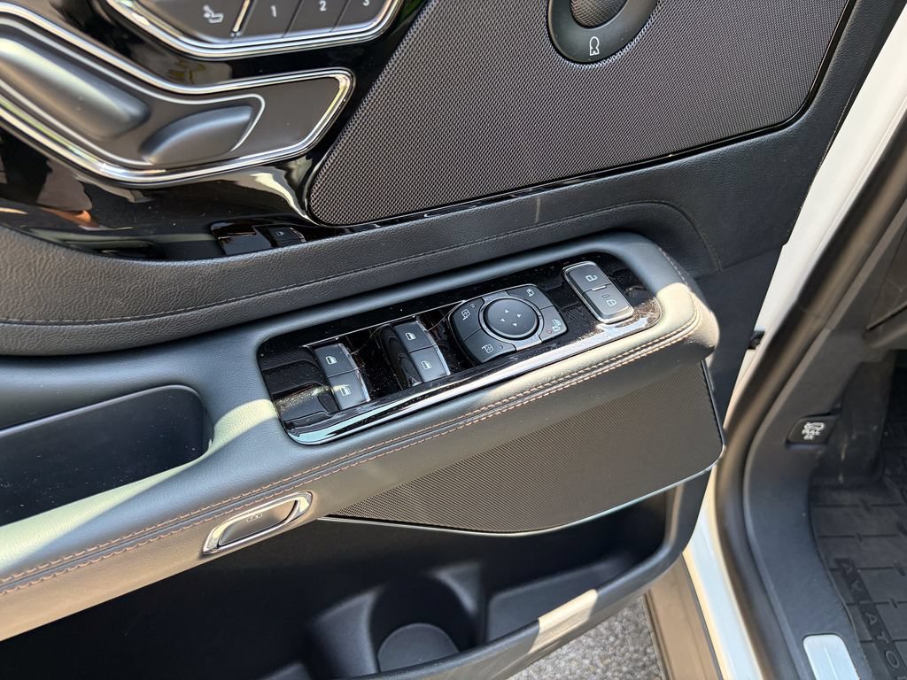 New 2026 Lincoln Aviator AWD image 14