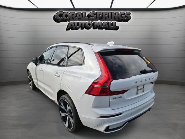 Used 2022 Volvo XC60 B6 R-Design image 3