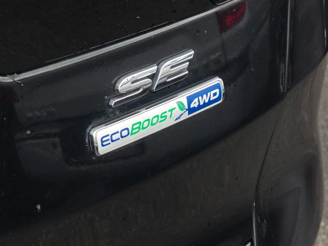 Used 2017 Ford Escape SE w/ SE Cold Weather Package image 9