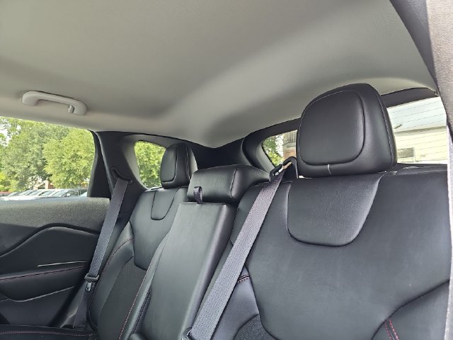 Used 2022 Jeep Cherokee Trailhawk w/ Comfort/Convenience Group AWD/4WD image 14