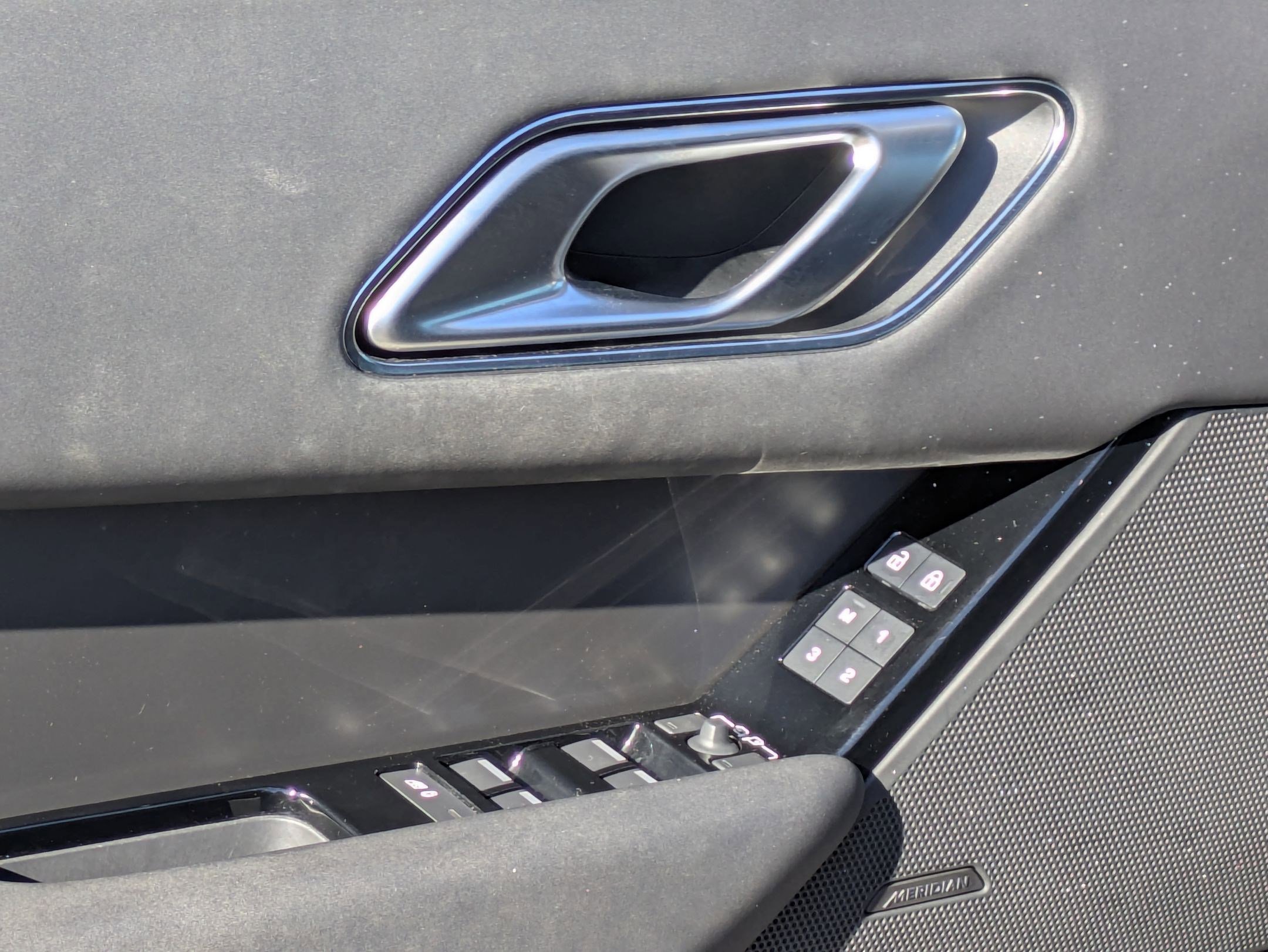Used 2024 Land Rover Range Rover Velar Dynamic SE image 11