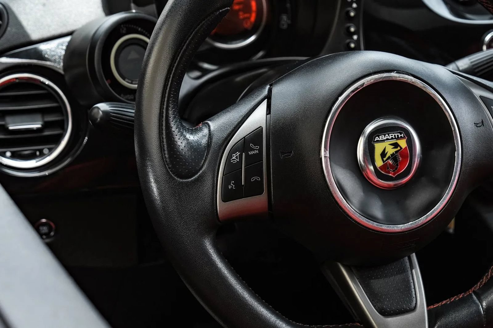 Used 2013 FIAT 500 Abarth w/ Comfort/Convenience Group FWD image 21