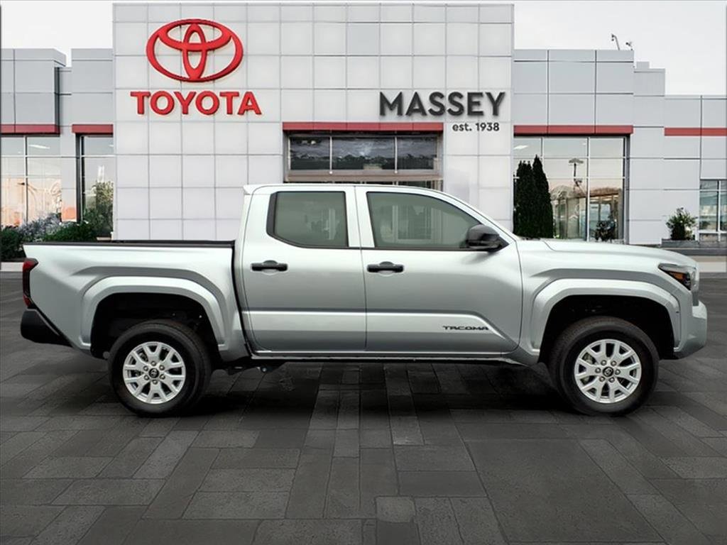 Used 2024 Toyota Tacoma SR image 2