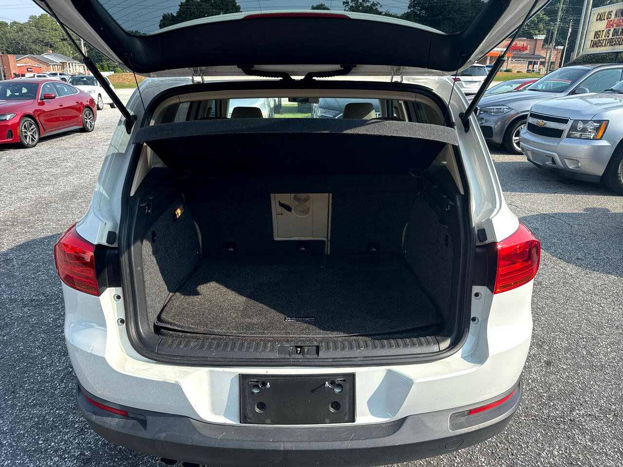 Used 2017 Volkswagen Tiguan S FWD image 12