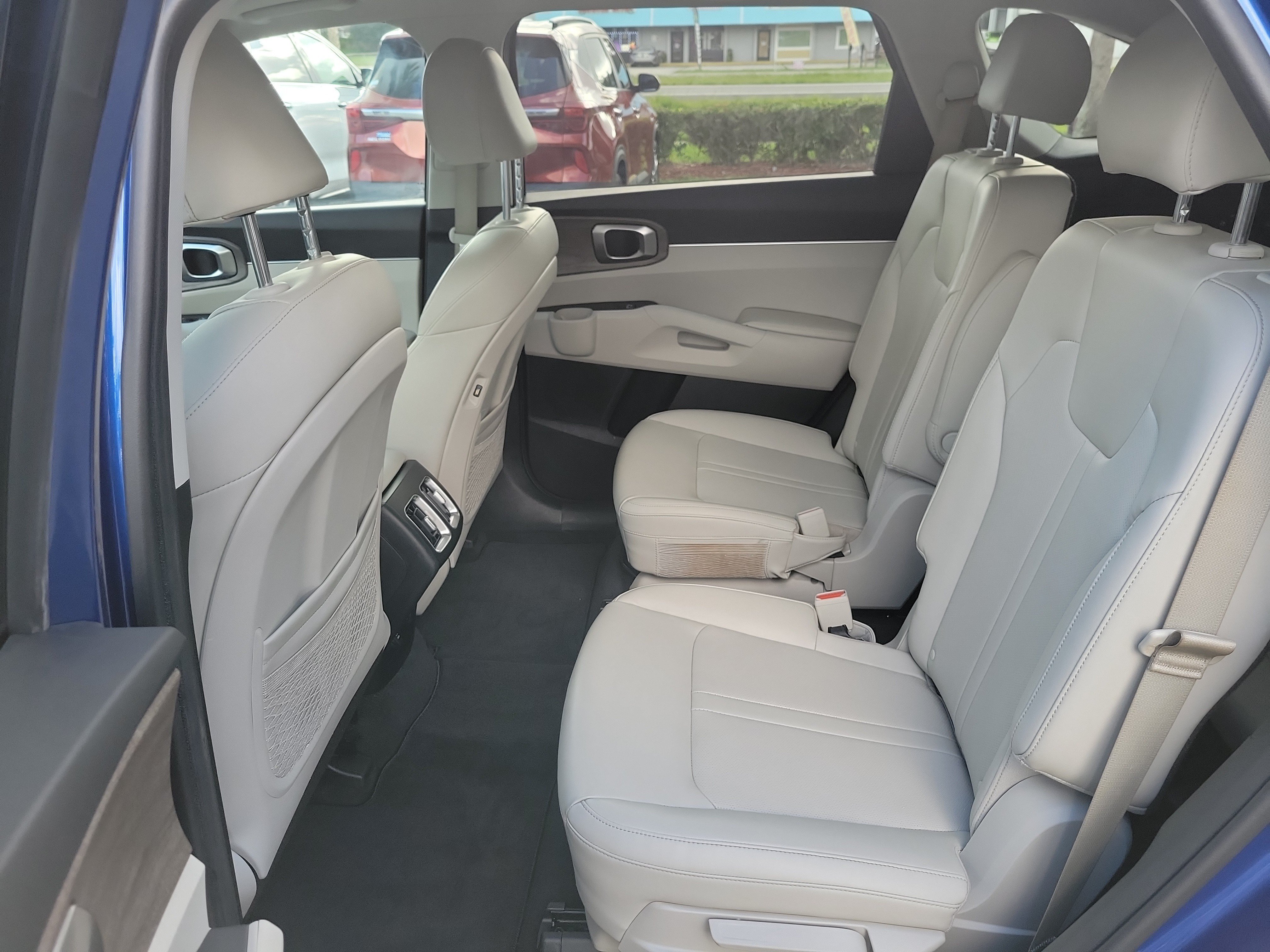 Used 2022 Kia Sorento EX w/ Panoramic Sunroof Package FWD image 16