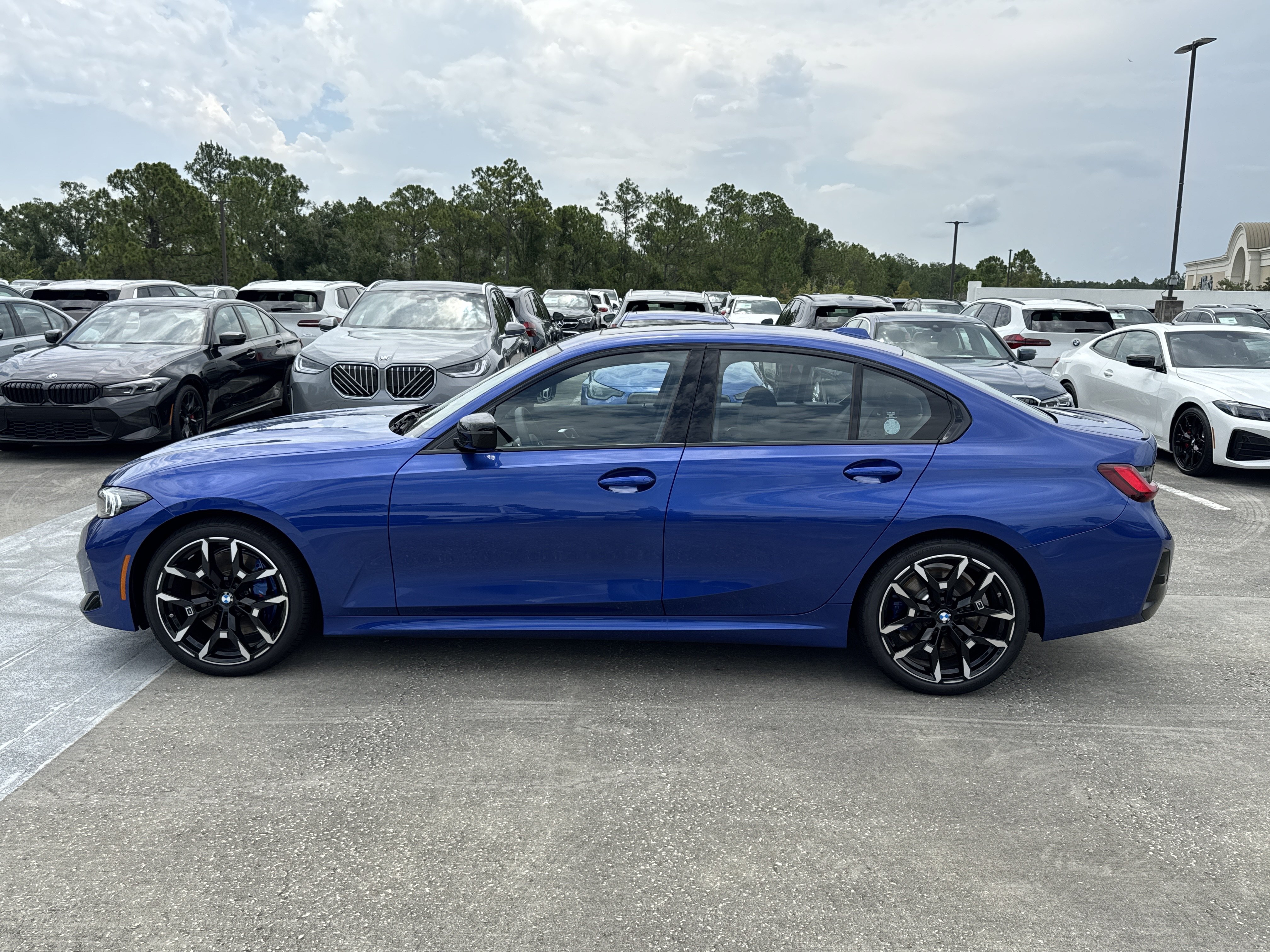 New 2026 BMW 330i Sedan w/ M Sport Package RWD image 4