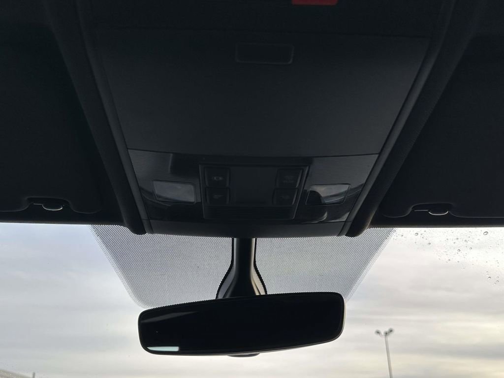 Certified 2023 Volkswagen Atlas Cross Sport SE image 31