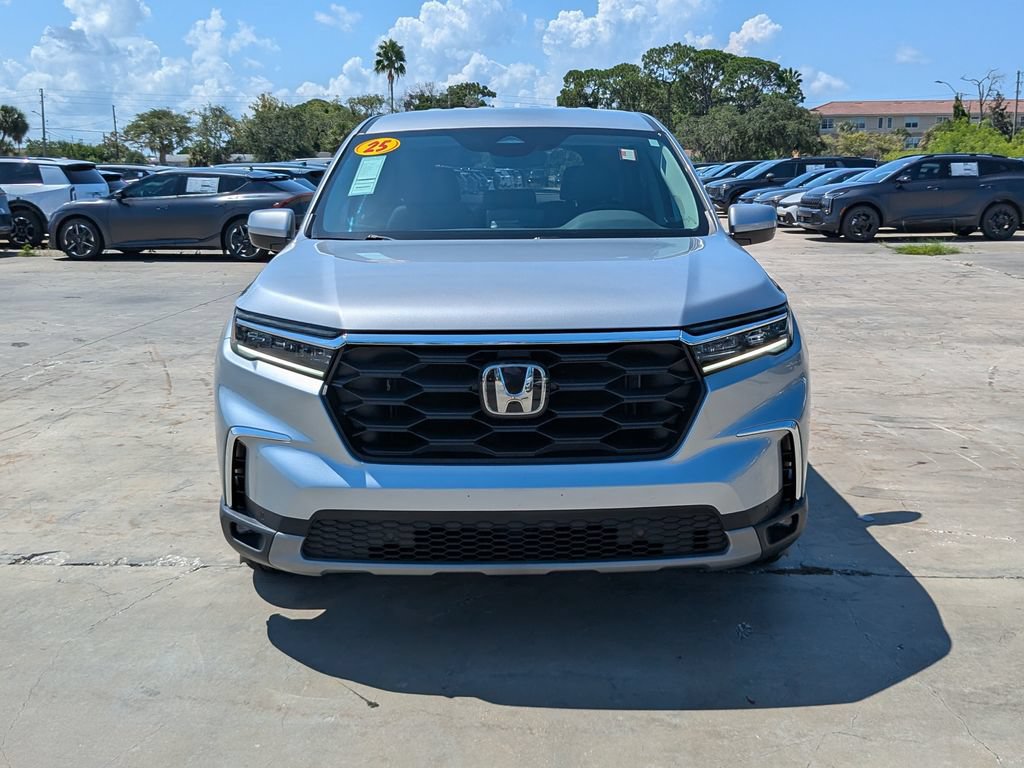 Used 2025 Honda Pilot EX-L image 3