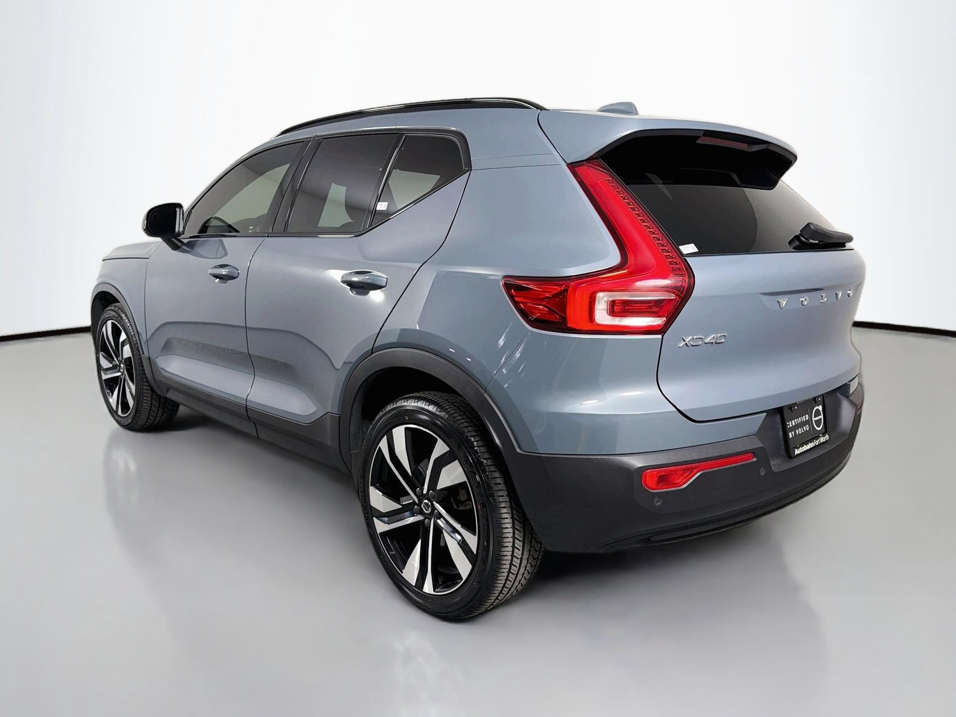 Certified 2023 Volvo XC40 B5 Plus w/ Climate Package AWD/4WD image 8