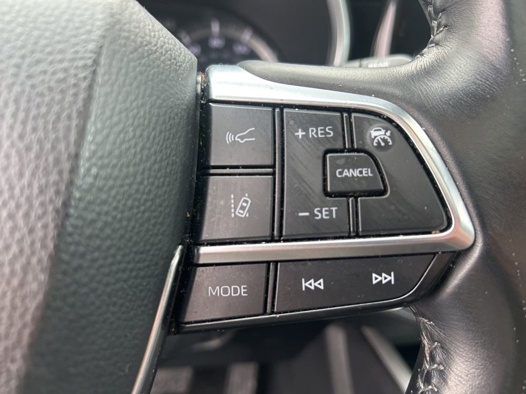 Used 2020 Toyota Highlander XLE image 22