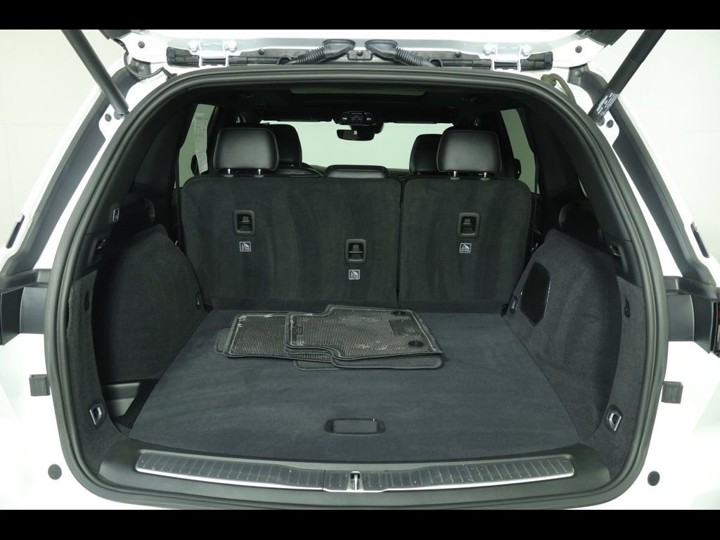 Used 2023 Jeep Grand Cherokee Overland AWD/4WD image 9