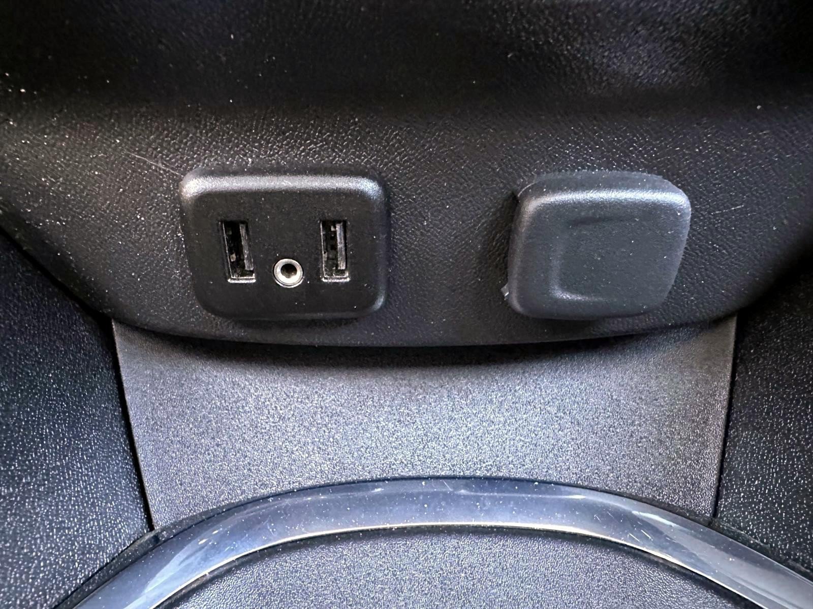 Used 2016 Chevrolet Malibu LT FWD image 24