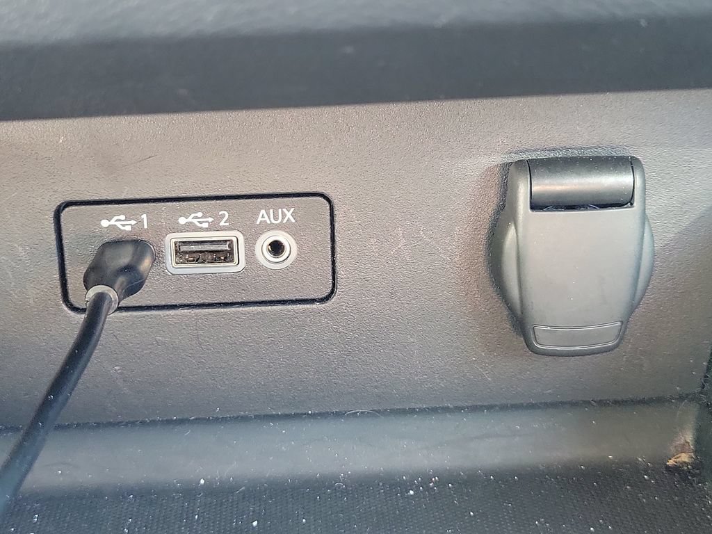 Used 2025 Nissan Altima 2.5 SV FWD image 30