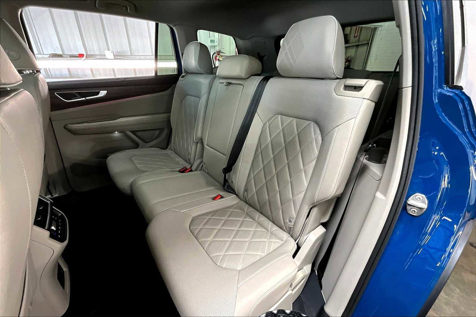 Used 2025 Volkswagen Atlas SEL Premium R-Line image 29