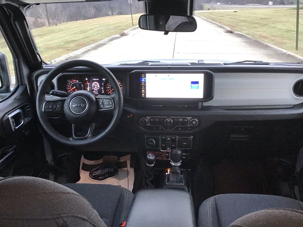 Used 2024 Jeep Gladiator Willys image 17