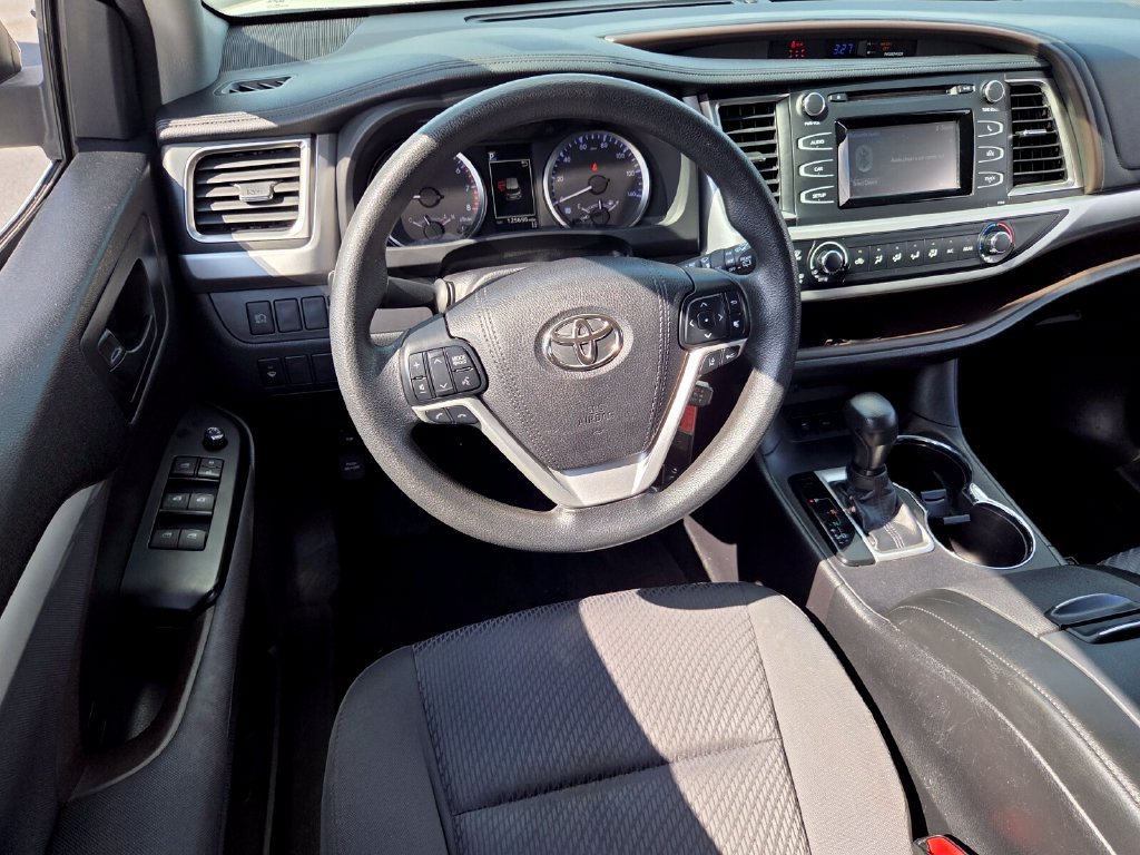 Used 2018 Toyota Highlander LE FWD image 7