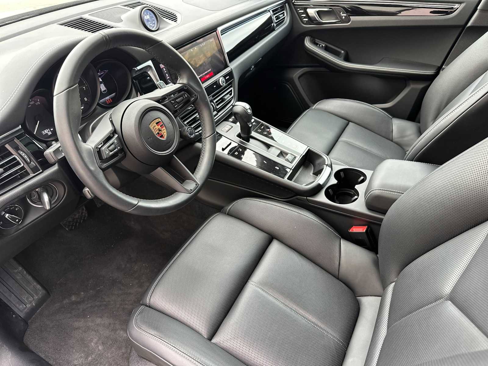 Used 2025 Porsche Macan Turbo image 4