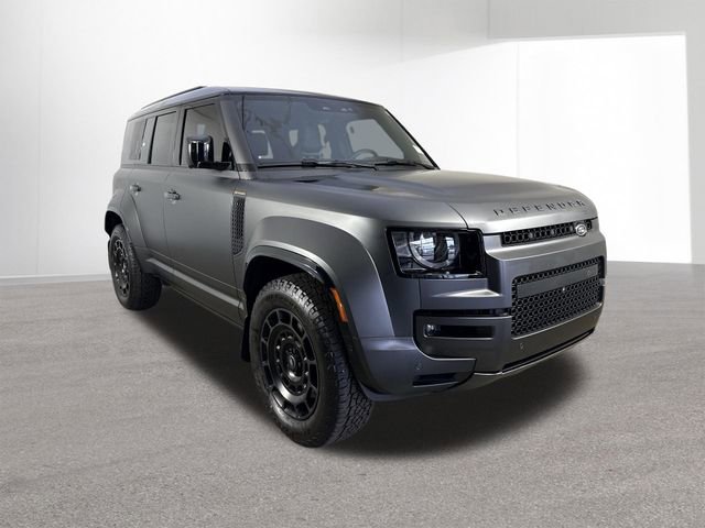 Used 2025 Land Rover Defender 110 AWD/4WD image 3