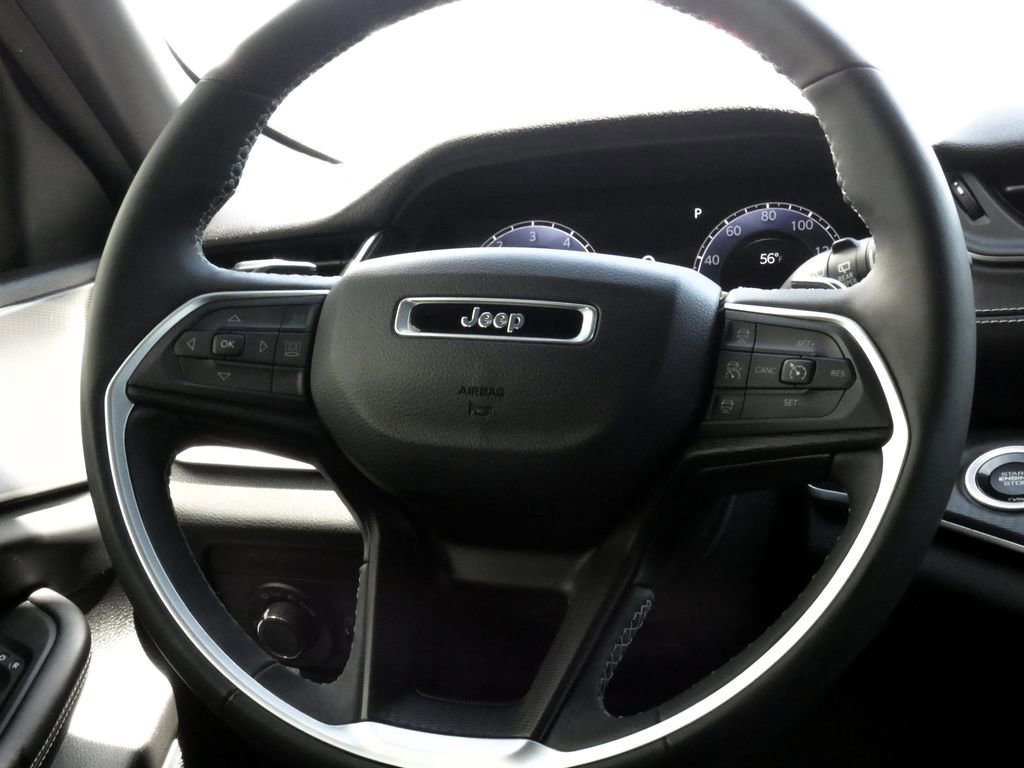 Used 2023 Jeep Grand Cherokee L Laredo AWD/4WD image 16