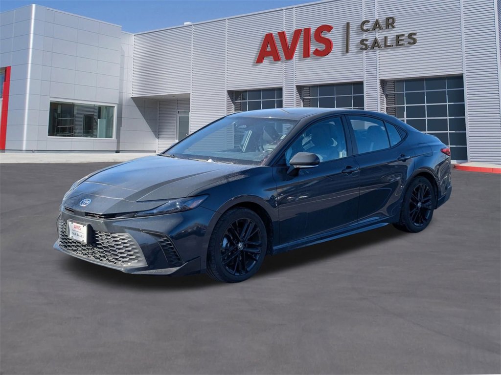 Used 2025 Toyota Camry SE image 1