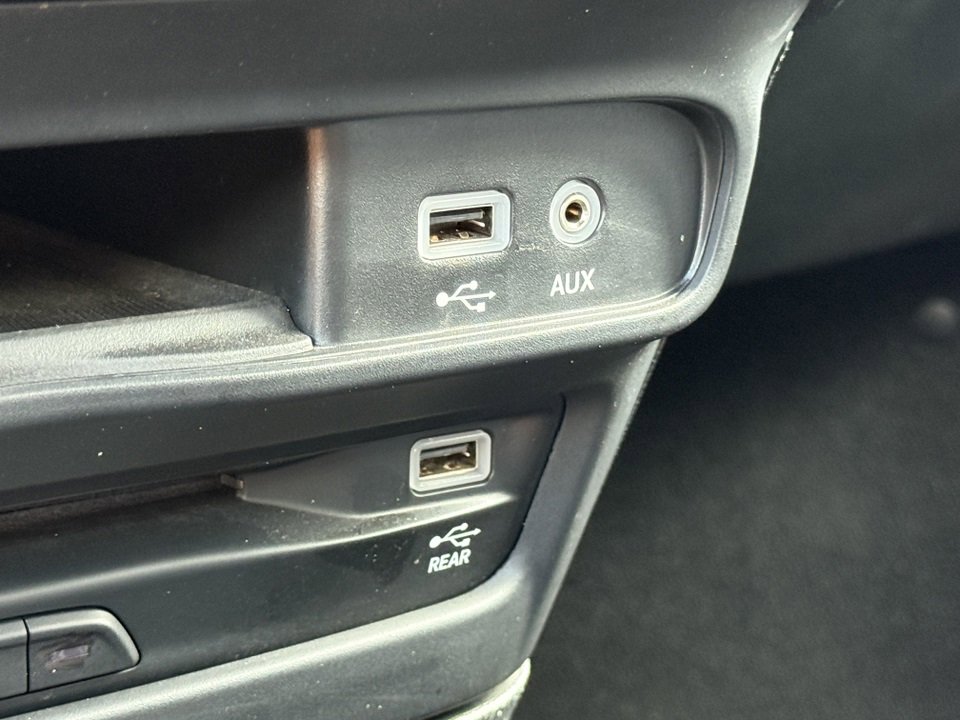 Used 2020 Chrysler Pacifica Touring-L Plus image 33