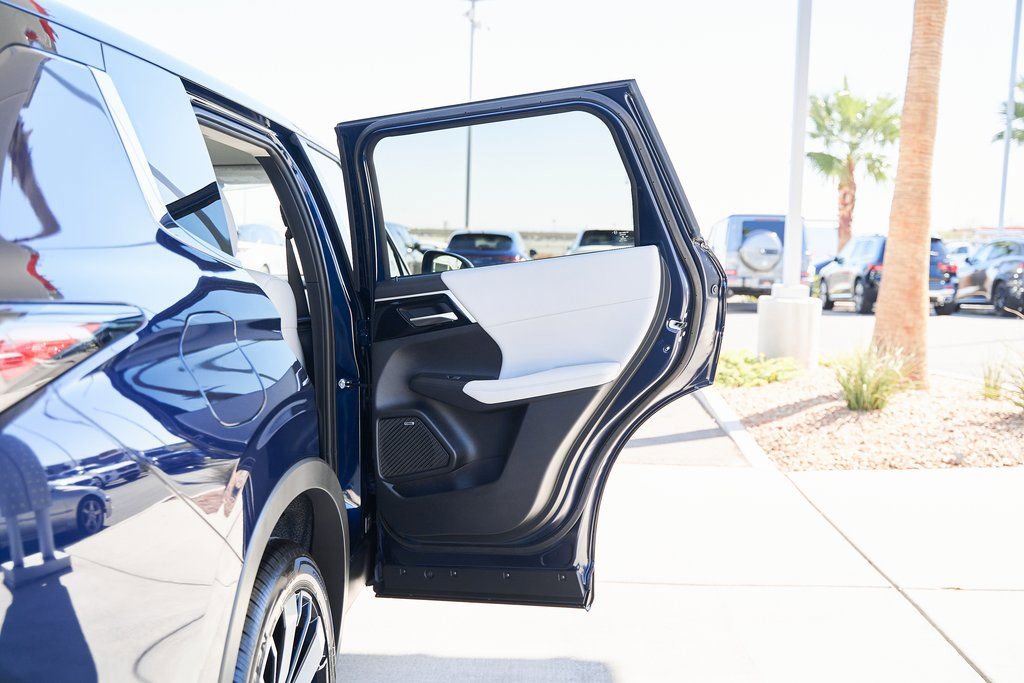 Used 2025 Mitsubishi Outlander SE FWD image 13
