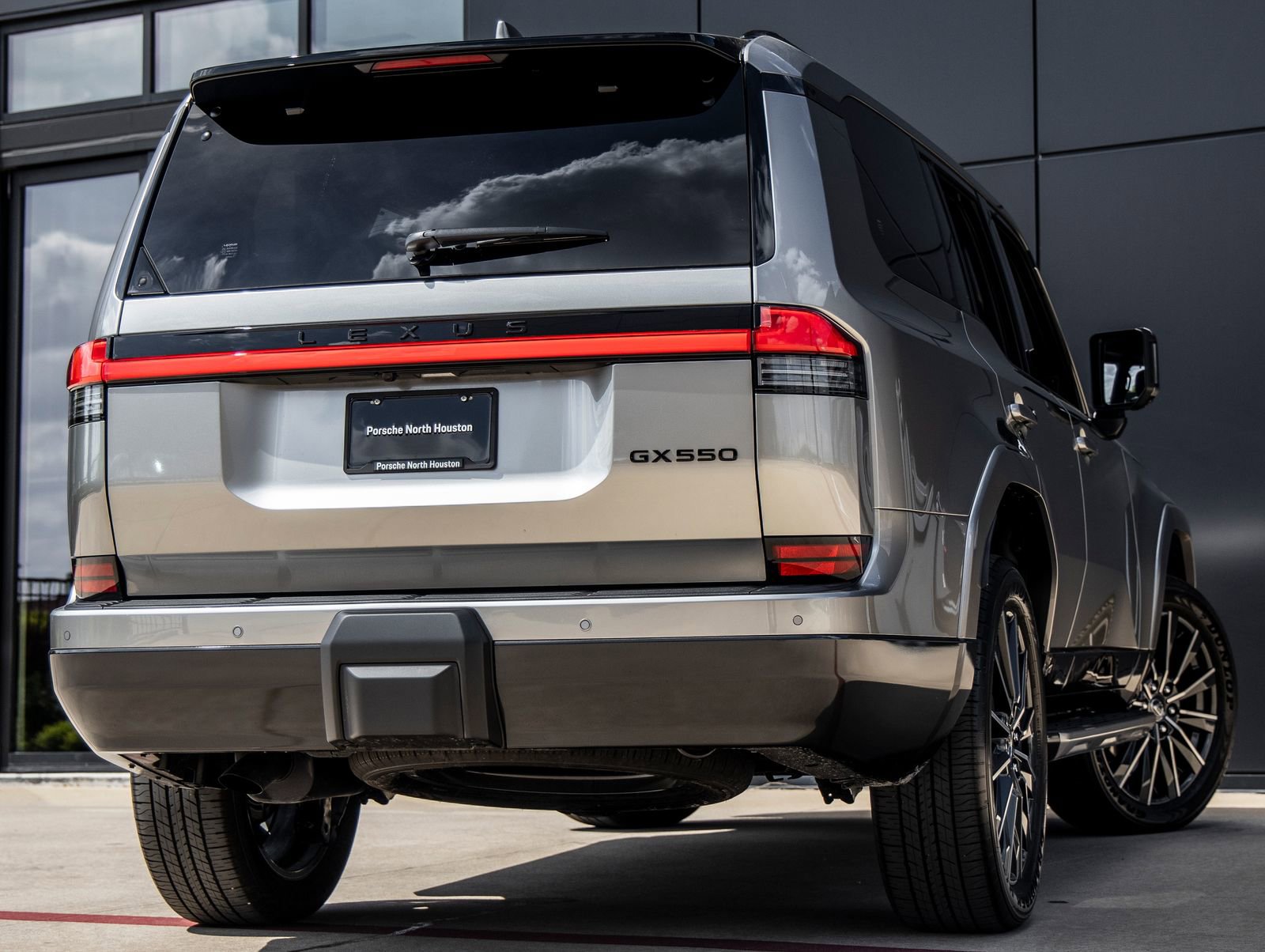 Used 2026 Lexus GX 550 w/ Accessory Package (2T) image 8