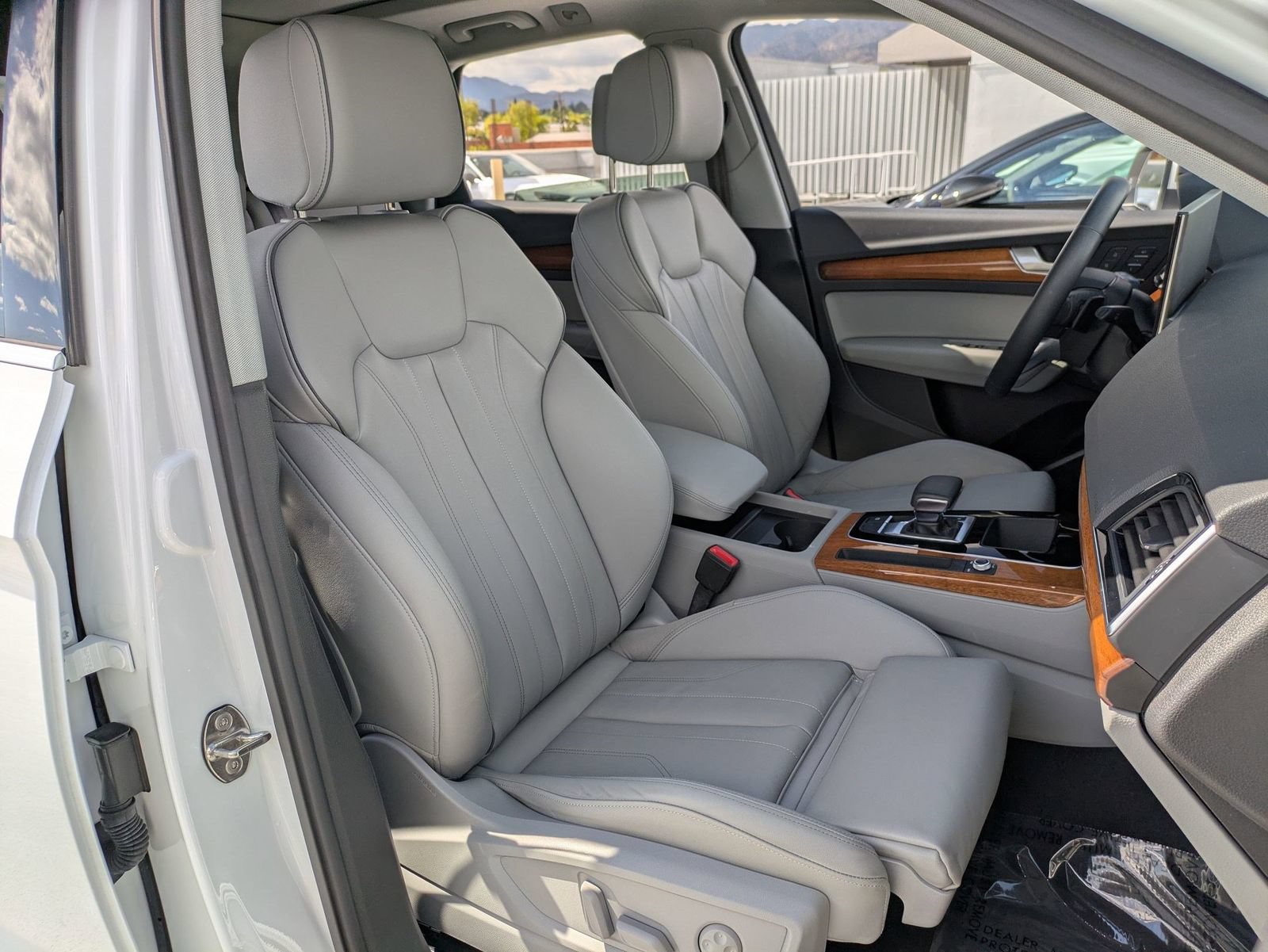 Used 2023 Audi Q5 e Premium w/ Convenience Package AWD/4WD image 28