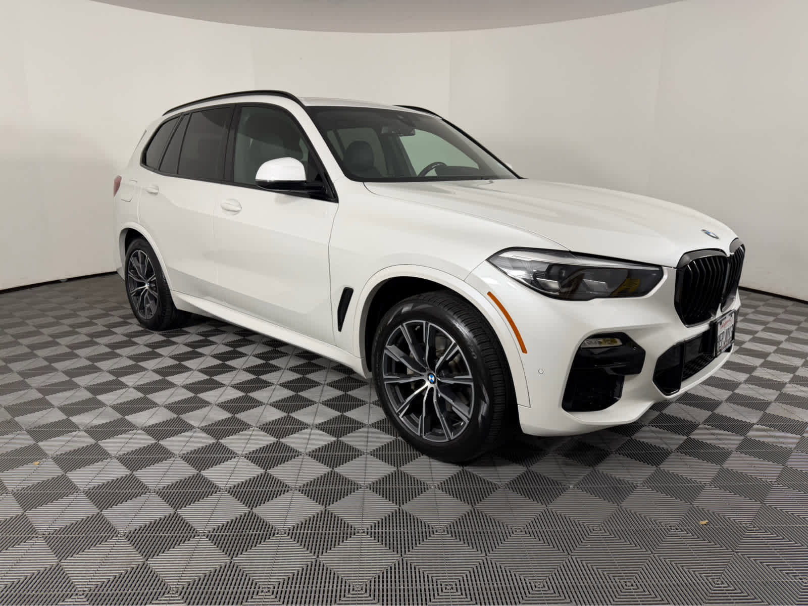 Used 2020 BMW X5 xDrive40i w/ M Sport Package image 1