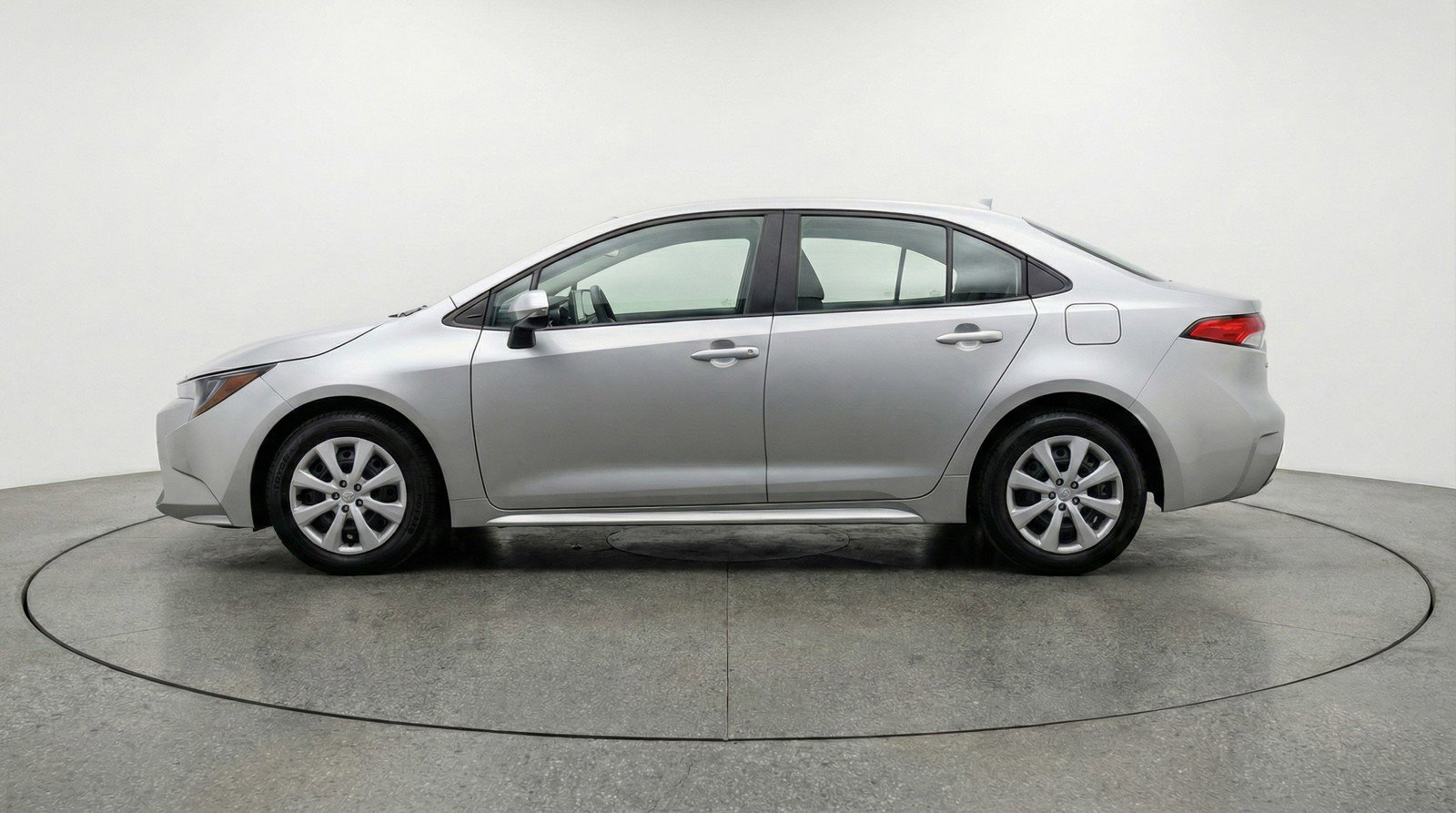 Used 2025 Toyota Corolla LE image 5